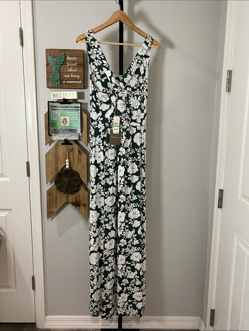 Tommy Bahama Dark Green and White Floral Maxi Dress L60 pp19-24 retail $168 NWT - Picture 2 of 6
